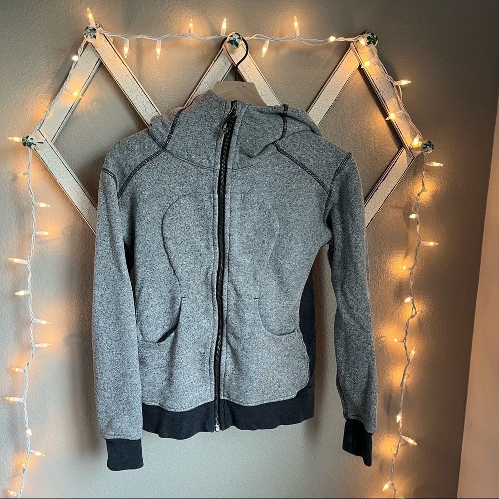 Lululemon Athletica Women's 6 Scuba Hoodie